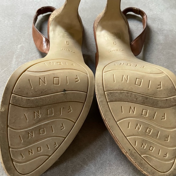 Fioni Sling Back Shoes, Size 8.5, Tan Leather Cork 3.5” Heel, Worn Once! - Picture 4 of 5